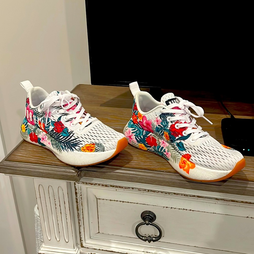 Brand new bever worn Nobull sneakers
